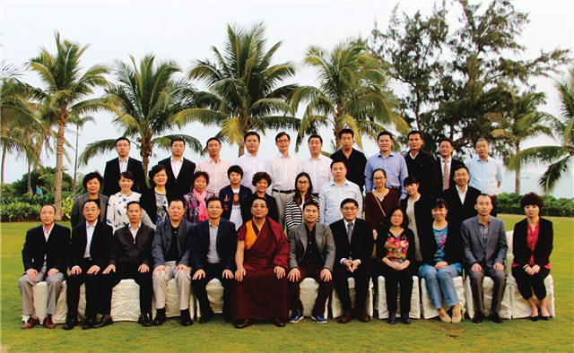 1605265883597905.png 李順臣(三排左一)受邀參加華邦控股集團在海南舉行的2014年度大會.png