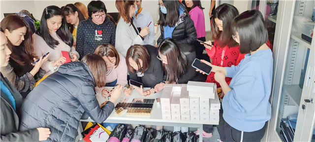 1618976414215718.jpg 05派發(fā)精美禮品.jpg